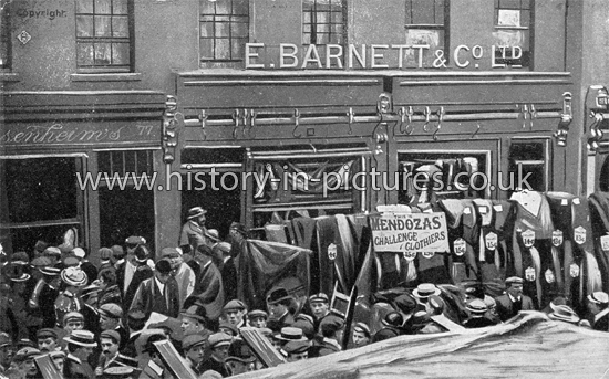 E Barnett & Co. Petticoat Lane, Shoreditch, London. c.1910.